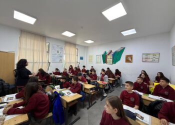Takim me nxënësit e shkollës 9-vjeçare “Ali Demi” në Tiranë