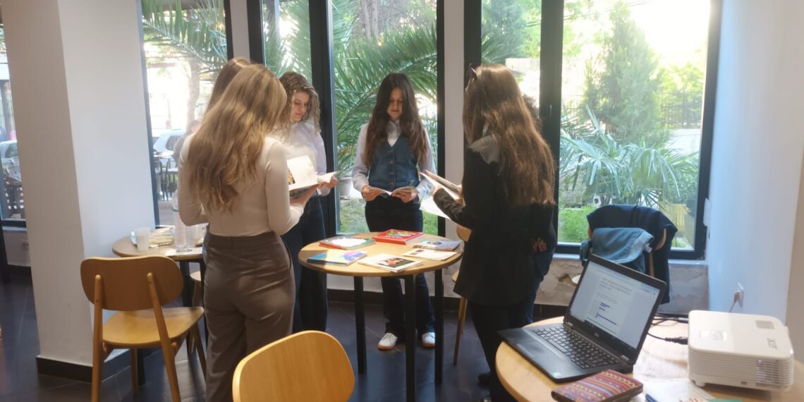 Lexo, mendo, shkruaj!