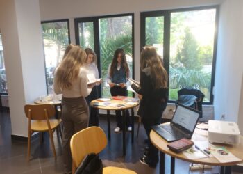 Lexo, mendo, shkruaj!